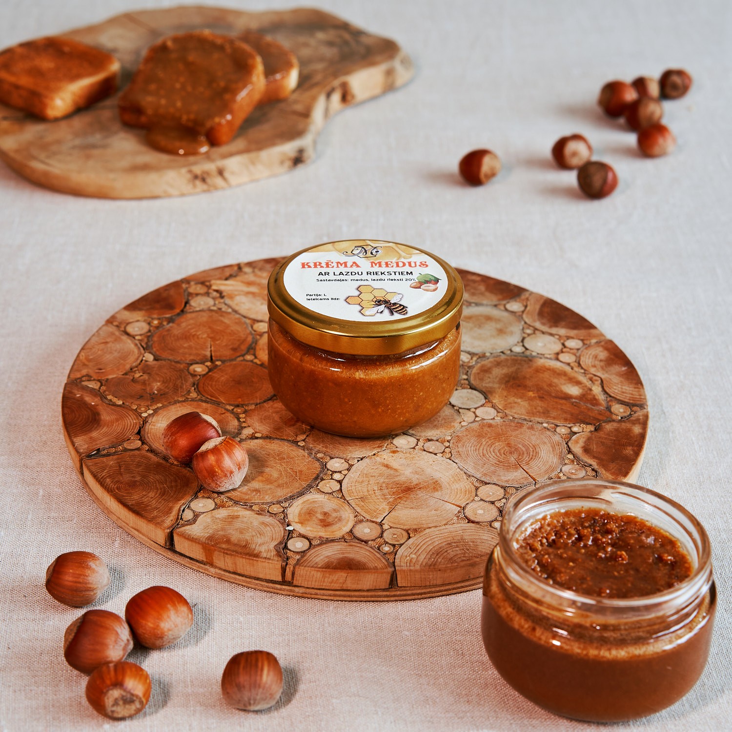 Medus ar piedevām Mežinieku Medus, 130 g, krēmveida (putots)