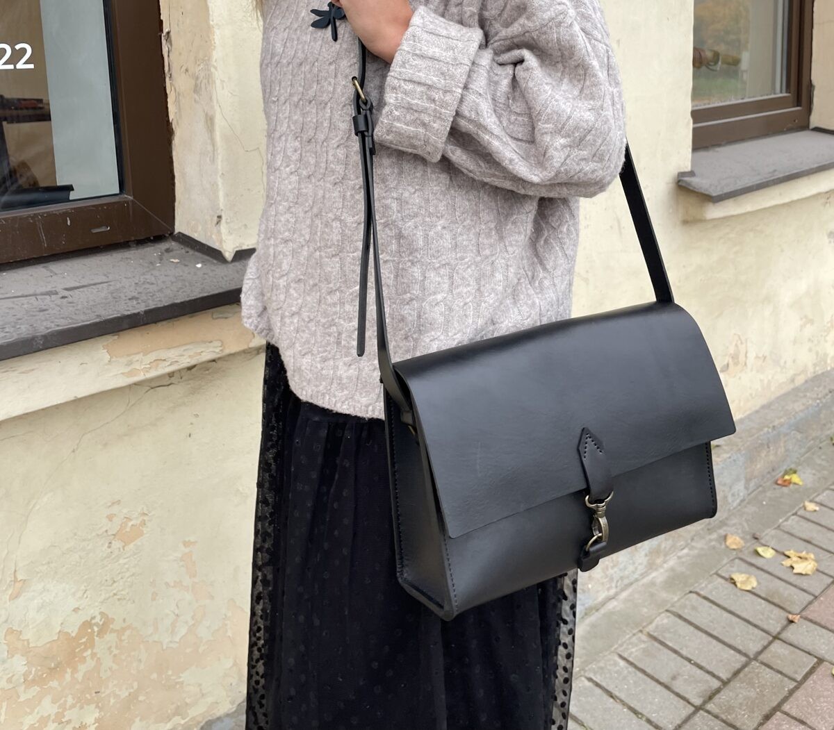 Plecu soma StoneHill, vidēja, āda, melnā krāsā