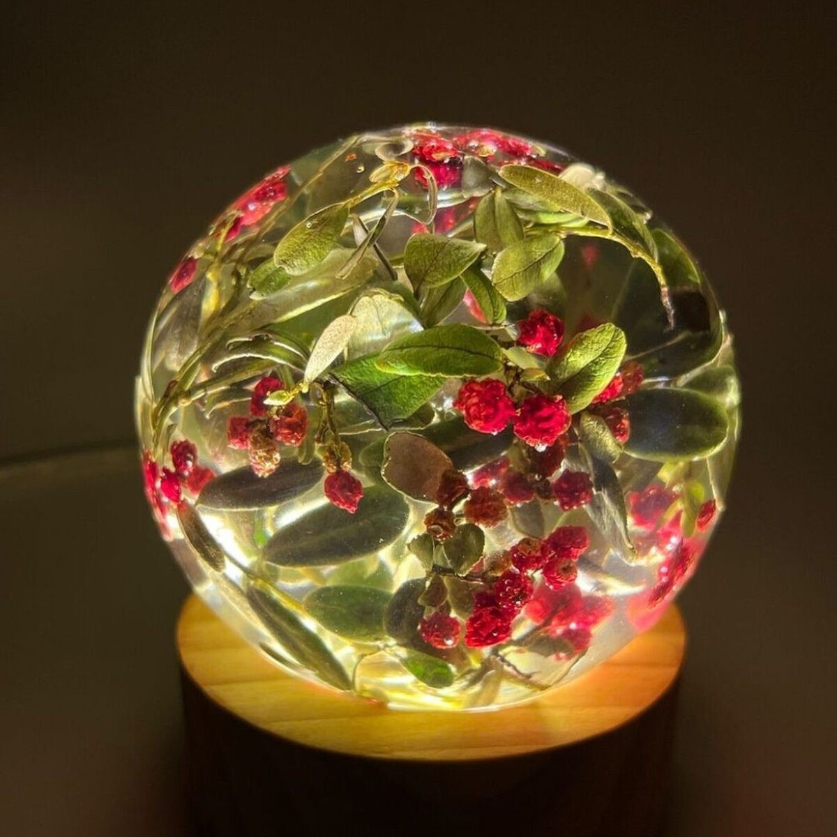 Galda lampa SpiiidBotanics, silti balta, sarkanā krāsā