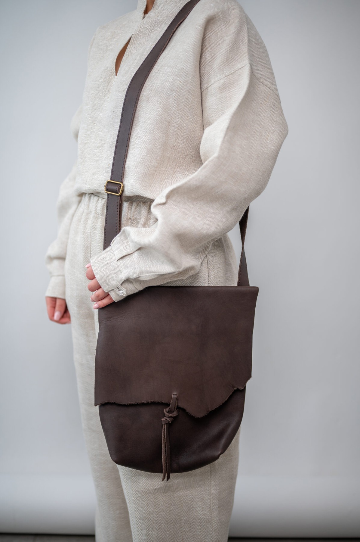 Plecu soma Kristāla kurpīte, liela, āda, brūnā krāsā