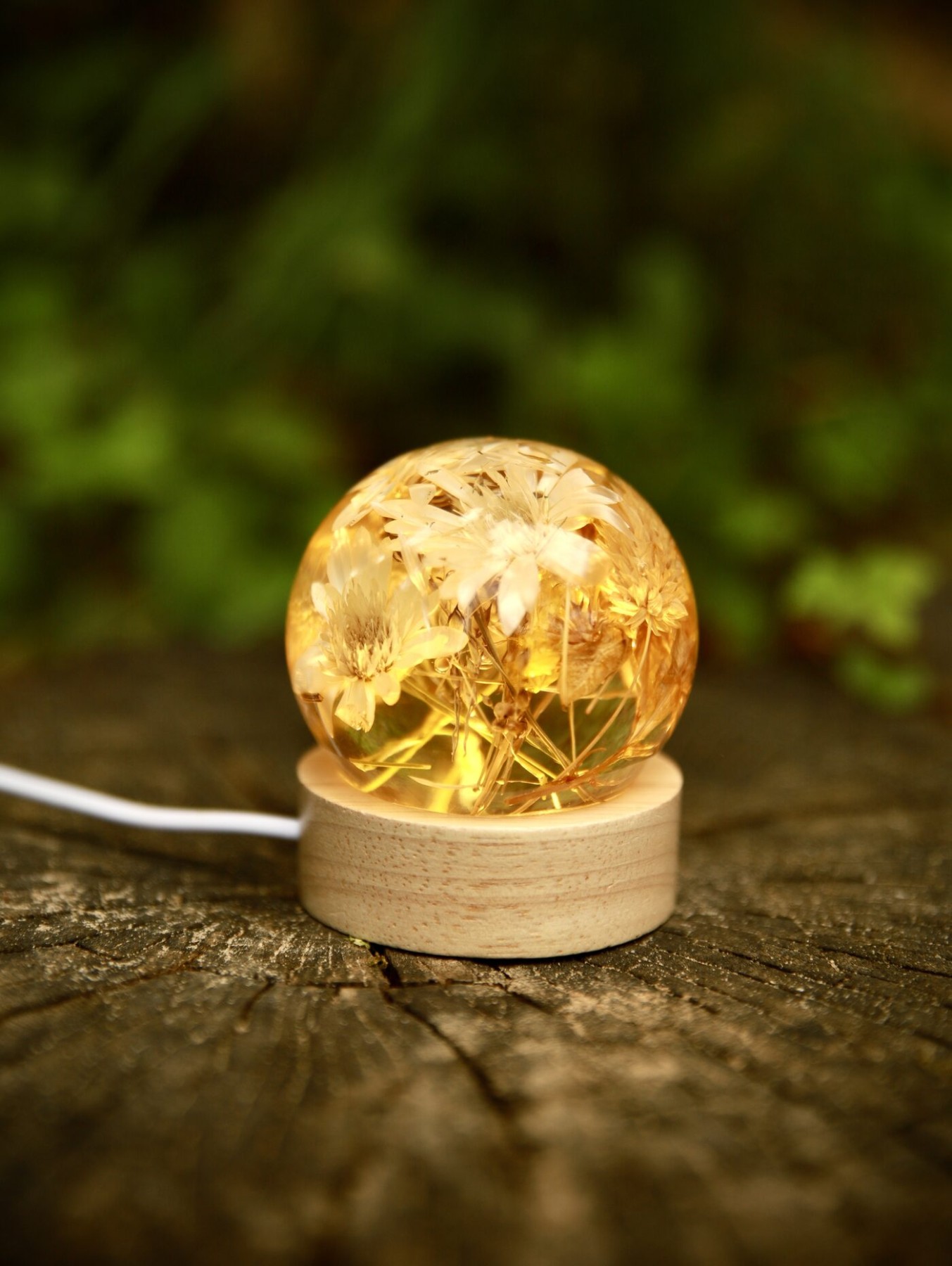 Galda lampa SpiiidBotanics, silti balta, dzeltenā krāsā