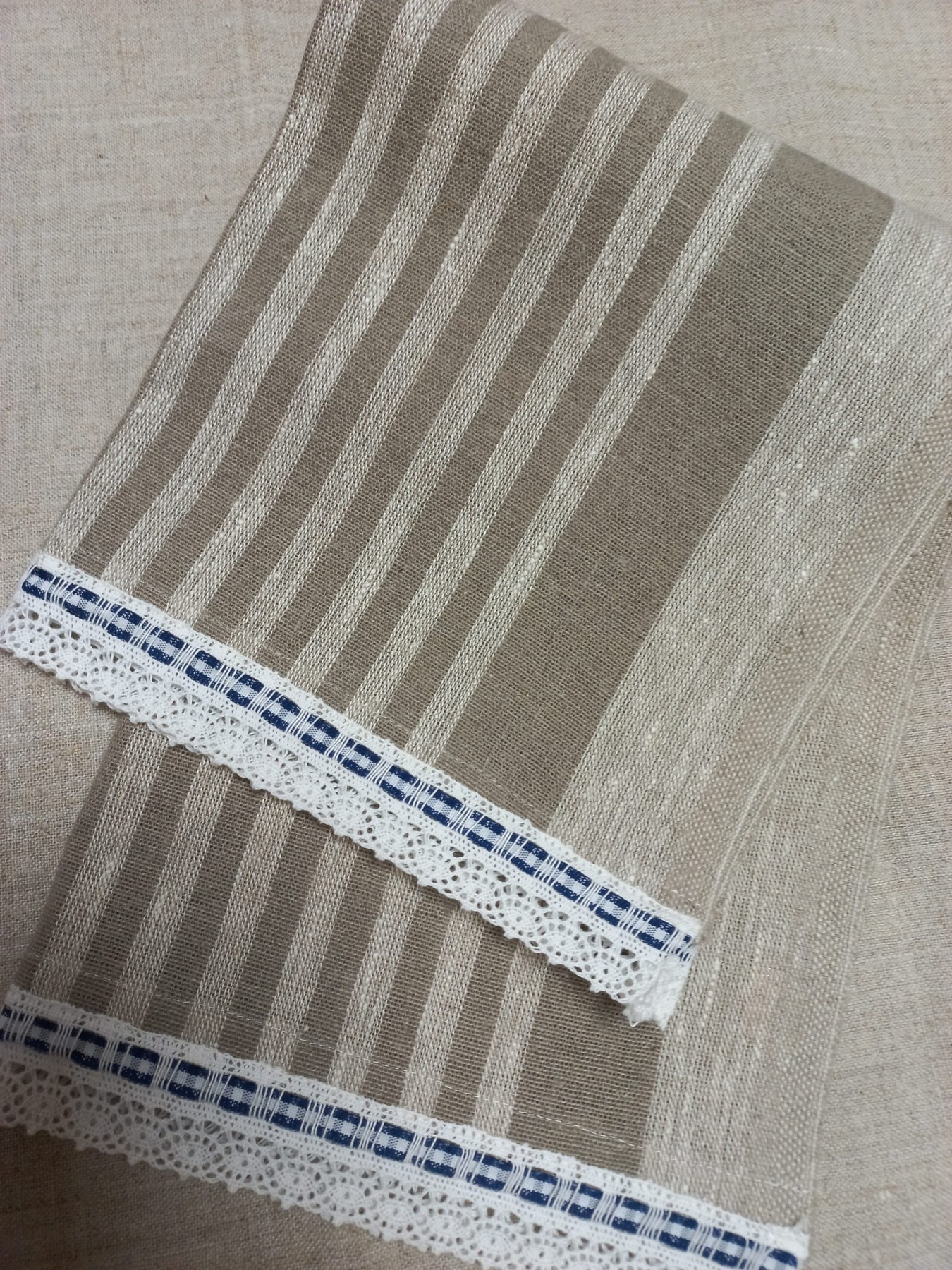Dvielis Rišeljē, lins, bēšā krāsā