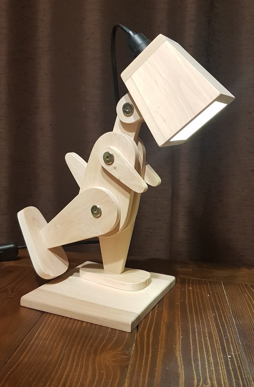 Galda lampa NV kokdarbi, bēšā, melnā krāsā