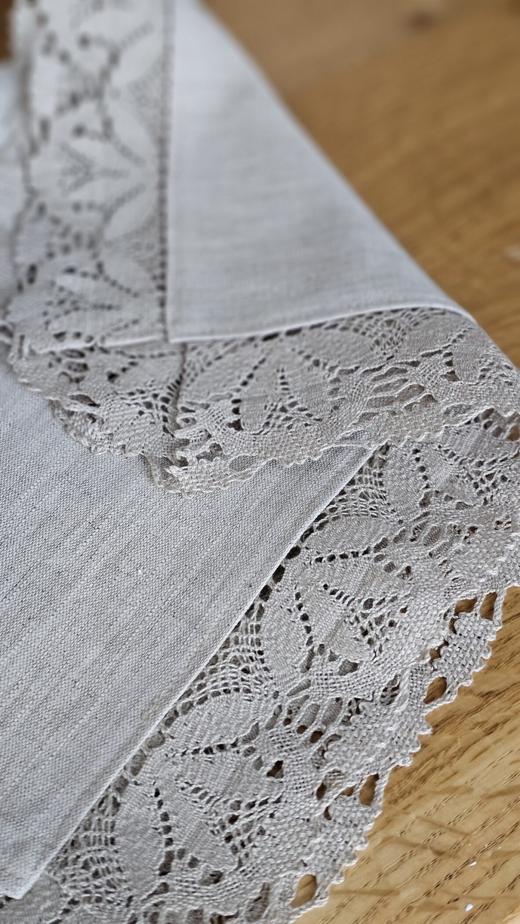 Galda paliktnis MiPe Design, lins, bēšā krāsā