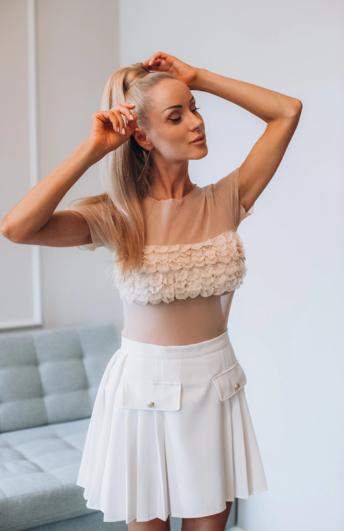 Tops Per La Camill, S, ar īsām piedurknēm, bēšā, baltā krāsā