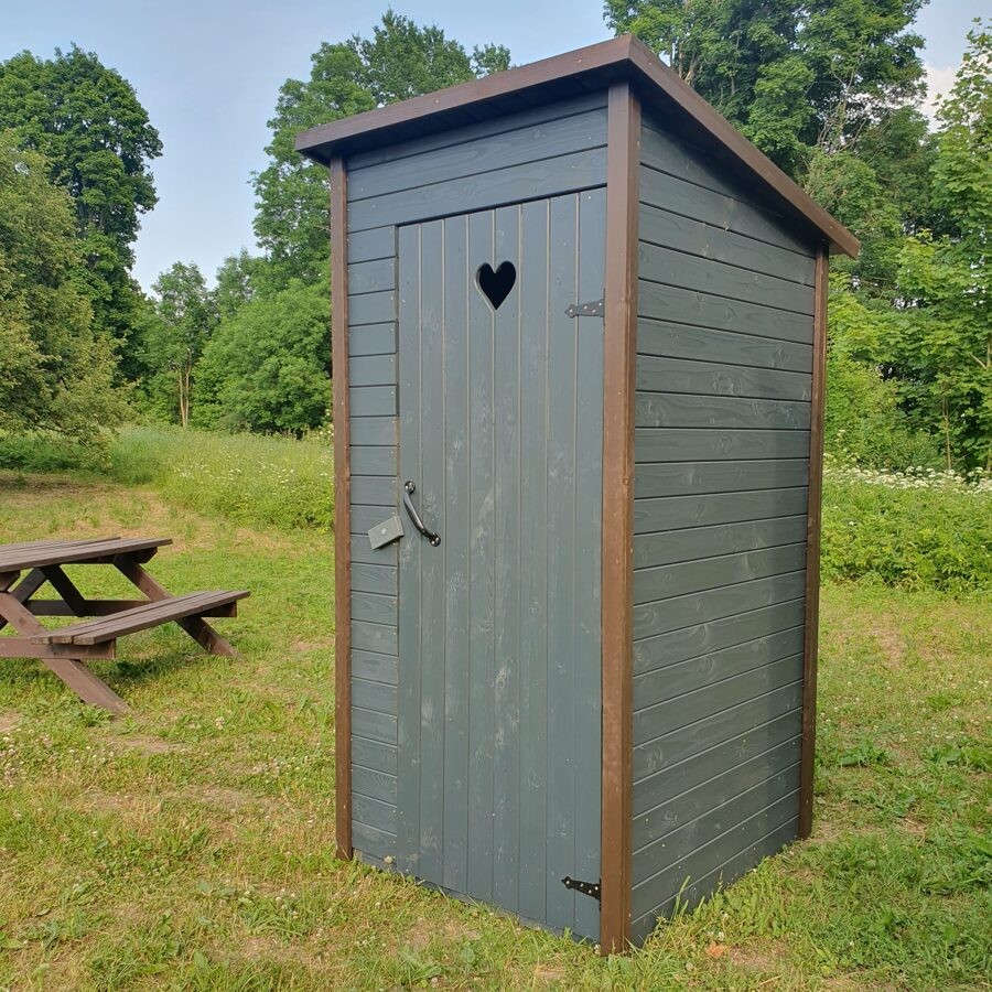 Baseini / Āra WC / Pagrabi UZKURI, koka būdiņa, āra tualete