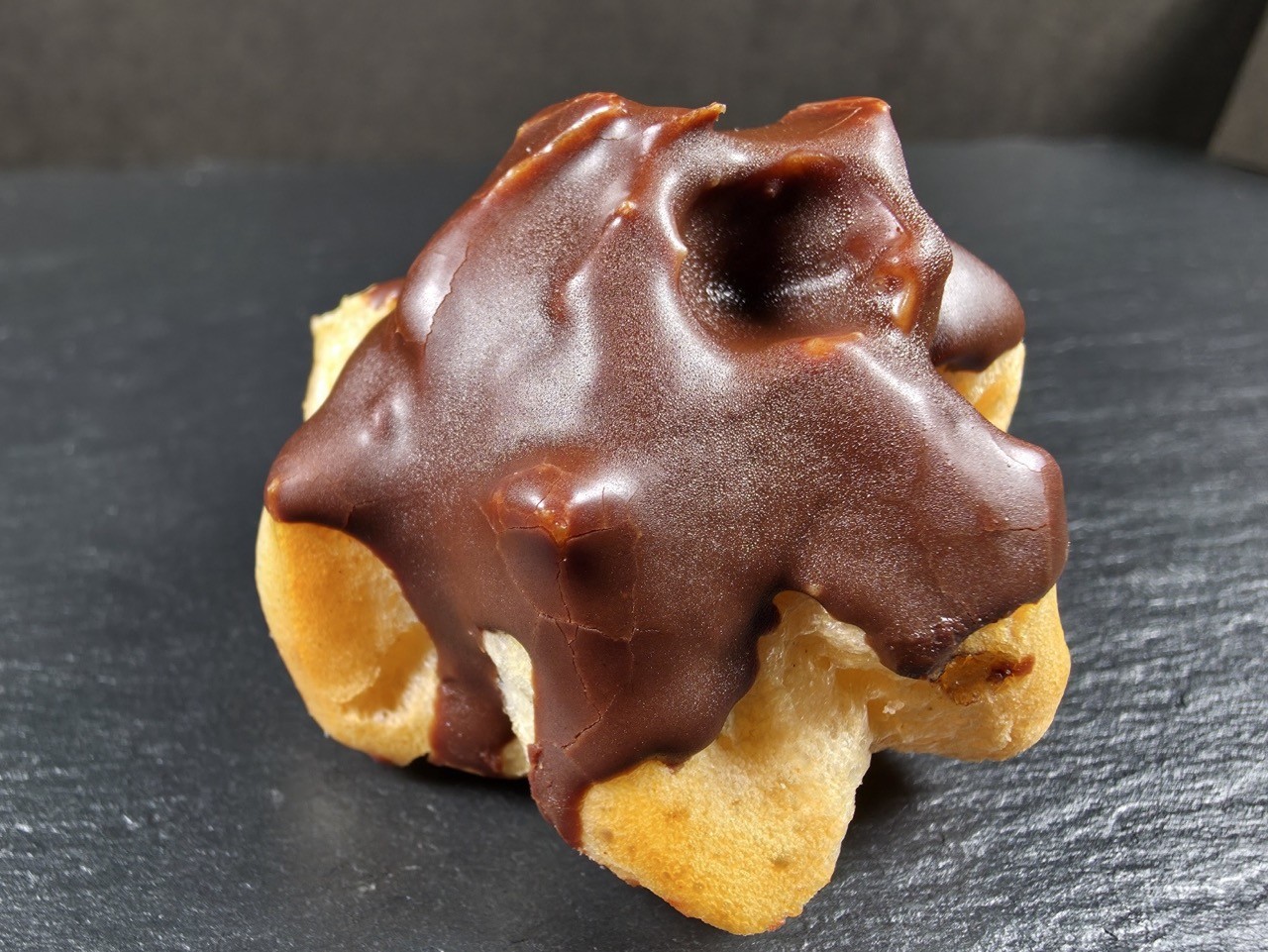 Eklēri, mini eklērs ar vārīto krēmu un šokolādi
